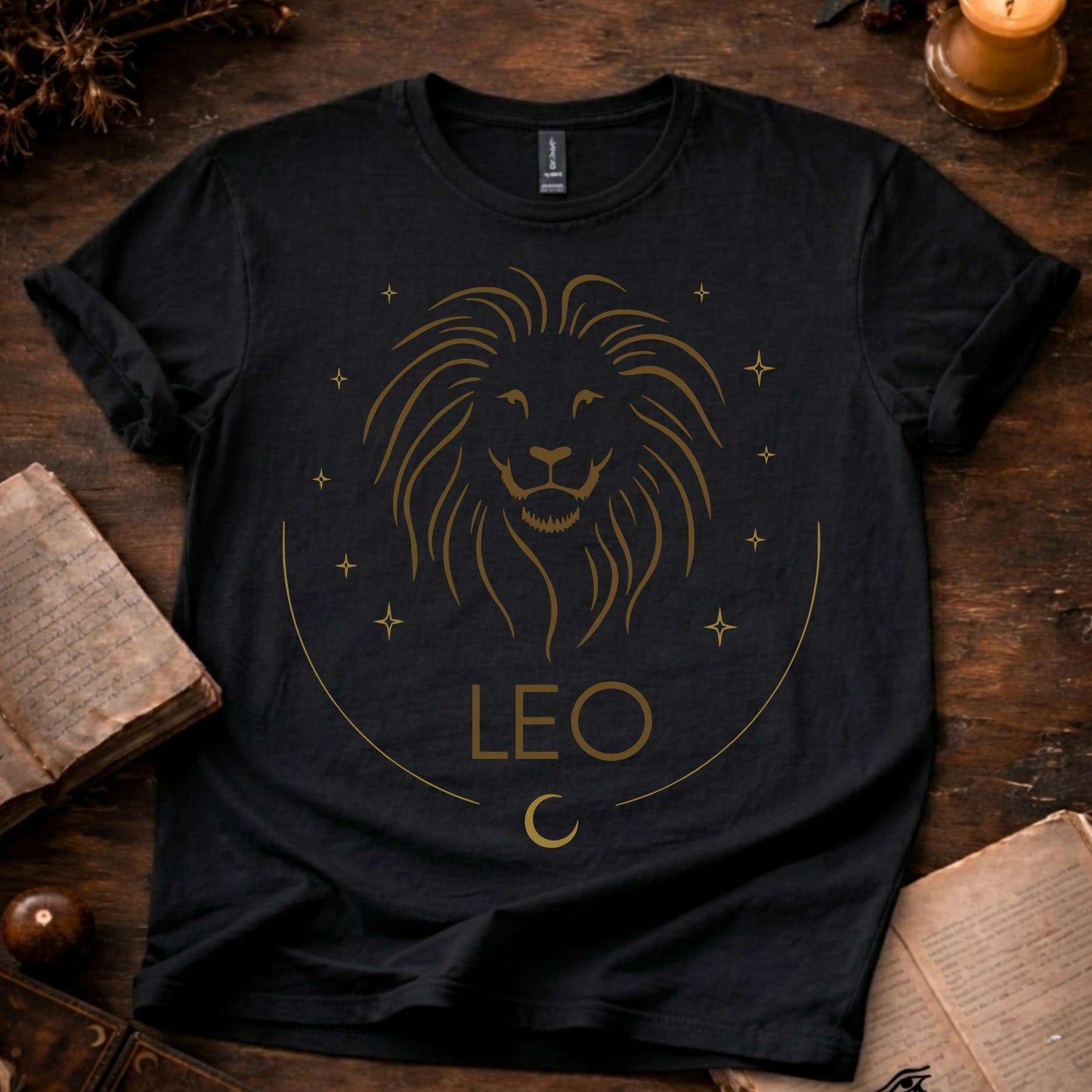 Minimal Leo T-shirt